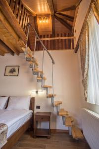 Giường trong phòng chung tại Apartments-Rooms Stara Varos