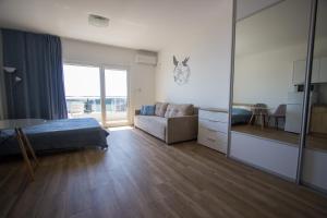 Posezení v ubytování Sunset Cove Apartment