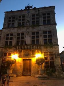 Budova, v ktorej sa apartmán nachádza