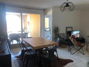 Fotografia z galérie ubytovania Chambre dans appartement avec vue sur le port v destinácii Lattes