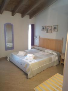 a bedroom with two beds and a mirror at Rosa dei Venti in Provaglio d'Iseo