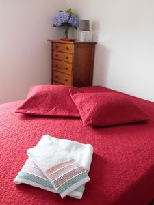 Postel nebo postele na pokoji v ubytování NiaAzoreanApartments2, aconchegante e confortável! + 8 fotografií