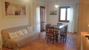 a living room with a couch and a table at Capo Figari 15, appartamenti a Golfo Aranci in Golfo Aranci