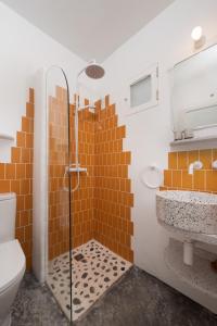 A bathroom at Casita tradicional canaria en Garachico - SanRoquito18 Még 10 kép
