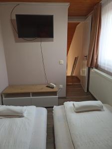 A television and/or entertainment centre at Marcell Apartman