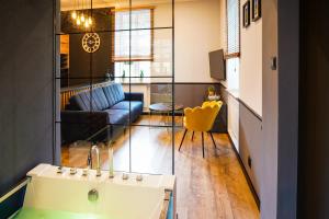 Posedenie v ubytovaní Apartament z jacuzzi w centrum Sanoka