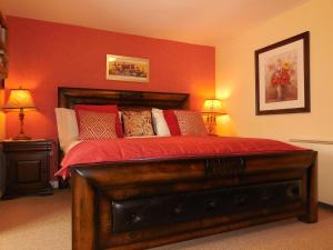 Uma cama ou camas num quarto em Crystal Springs B&B