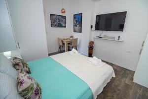 Llit o llits en una habitació de Apartman Sarah Mostar