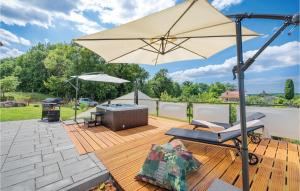 Zahrada ubytování Two-Bedroom Holiday Home In Rakotule