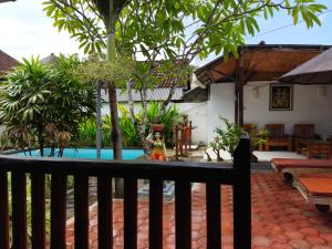 a child playing in a pool in a backyard at Pantai Bungalow Lembongan Island in Nusa Lembongan