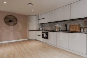 Kuchnia lub aneks kuchenny w obiekcie Idyllic and spacious apartment with parking - Center by REMS
