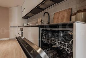 Kuchnia lub aneks kuchenny w obiekcie Idyllic and spacious apartment with parking - Center by REMS