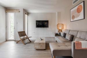 Telewizja i/lub zestaw kina domowego w obiekcie Idyllic and spacious apartment with parking - Center by REMS