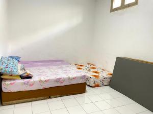 a small bedroom with a bed in a room at Villa Bukit Indah in Berastagi