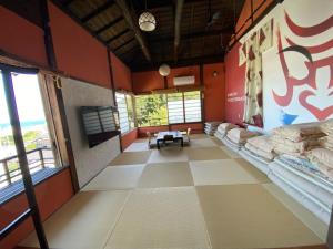 Una cama o camas en una habitación de Atami Ikyuan 熱海一休庵