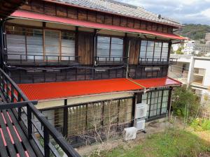Un balcón o terraza en Atami Ikyuan 熱海一休庵