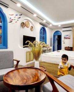 Postel nebo postele na pokoji v ubytování SANTORINI HẠ LONG VILLA - VENUE TRAVEL