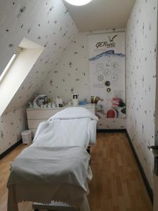 Postel nebo postele na pokoji v ubytování Joelle et Hans B&B