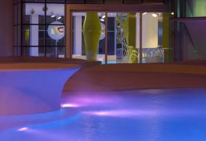 Piscina di i-Suite Hotel o nelle vicinanze