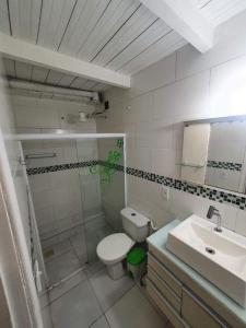 Ванная комната в Apartamento familiar centro de Buzios