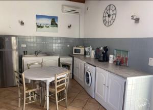 Η κουζίνα ή μικρή κουζίνα στο Maisonnette