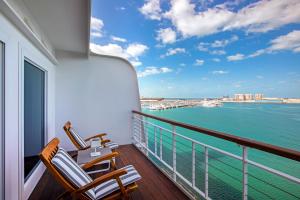 A balcony or terrace at Queen Elizabeth 2 Hotel