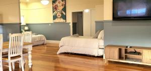 A bed or beds in a room at Coppers Hill Private Accommodation