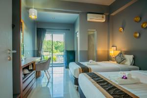 Postel nebo postele na pokoji v ubytování The Rubber Hotel Phuket