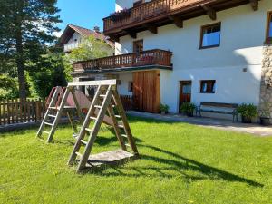 Vonkajšia záhrada v ubytovaní Landhaus Rofan