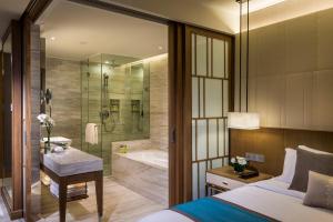 Postel nebo postele na pokoji v ubytování InterContinental Nha Trang by IHG