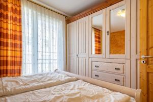 a bedroom with a bed and a large window at Ferienwohnung Romantica am Strand von Juliusruh in Juliusruh