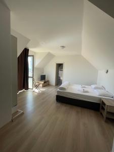 Postel nebo postele na pokoji v ubytování Къща за гости Беглик Таш 2