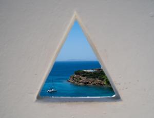 a pyramid view of a boat in the ocean at Mama's Pension in Agios Stefanos