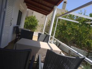 A balcony or terrace at Leodi Place