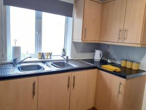 Кухня или мини-кухня в Swansea Townhouse Perfect for contractors Private double rooms
