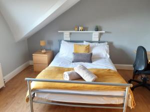 Posteľ alebo postele v izbe v ubytovaní Swansea Townhouse Perfect for contractors Private double rooms