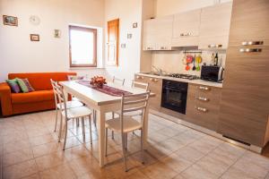 Kuchyň nebo kuchyňský kout v ubytování Albergo Diffuso Dolomiti