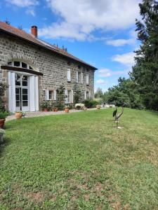 Vonkajšia záhrada v ubytovaní Chambres d'hôtes Le Moulin Juste Ambierle - Loire