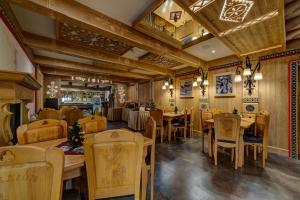 Reštaurácia alebo iné gastronomické zariadenie v ubytovaní Wellness Resort Kamzík