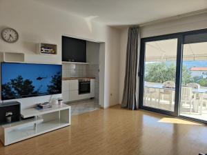 TV a/nebo společenská místnost v ubytování Apartment by B&D
