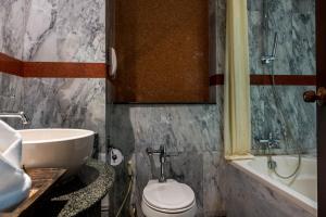 Kupaonica u objektu Nipa Resort, Patong Beach - SHA Extra Plus