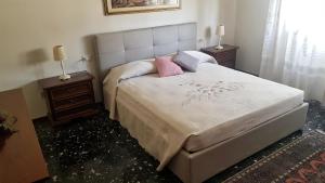 Un pat sau paturi într-o cameră la Casa MARIA , Appartamento nel cuore della Toscana