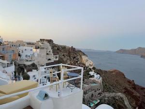 Gallery image of Fotinos Houses in Oia
