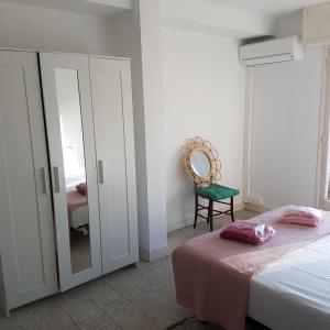 Fotografia z galérie ubytovania Saint-Raphaël : Appartement cosy à 10 minutes de la plage v destinácii Saint-Raphaël