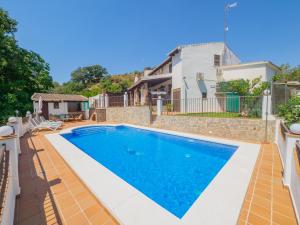 Villa con piscina y casa en Cubo's La Casa del Rio, en Alhaurín el Grande