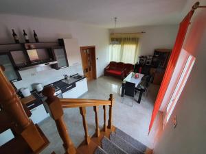 an aerial view of a living room and dining room at Kuca za odmor Juraj - Apartmani Barsic in Duga Resa