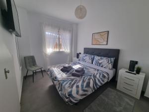 Postel nebo postele na pokoji v ubytování 4 Bedroom Villa Private Pool Punta Prima