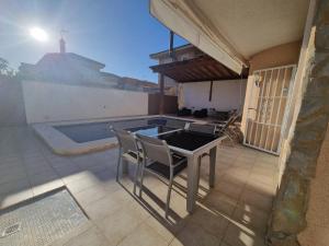 Balkón nebo terasa v ubytování 4 Bedroom Villa Private Pool Punta Prima