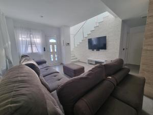 TV a/nebo společenská místnost v ubytování 4 Bedroom Villa Private Pool Punta Prima