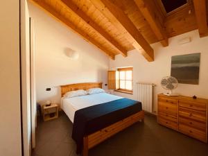 Posteľ alebo postele v izbe v ubytovaní BLUE LAKE APARTMENT 20m from the lake with box
